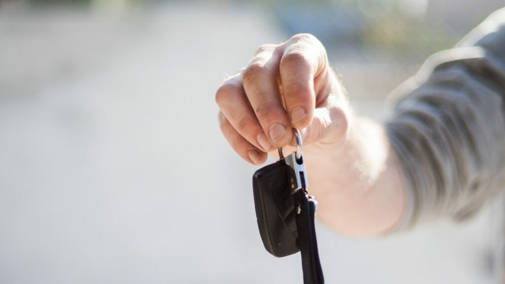 Perder llaves coche alquiler: qué hacer y posibles costes